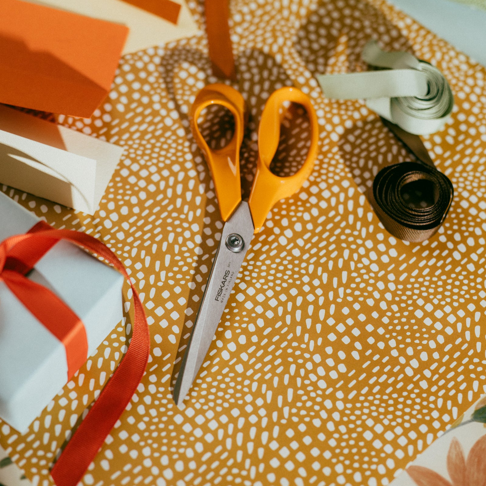Fiskars Classic Large Universal Scissors - 25cm (1075038)